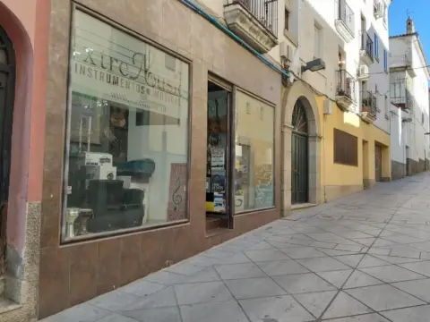 Local comercial en calle de Trujillo, 30